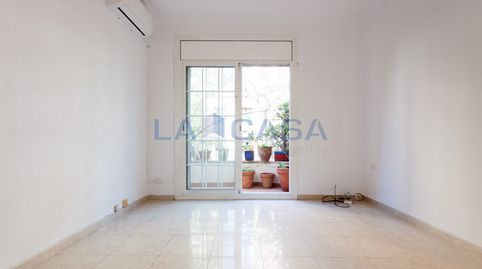 Foto 2 de Piso en venta en El Camp de l'Arpa del Clot, Barcelona Capital