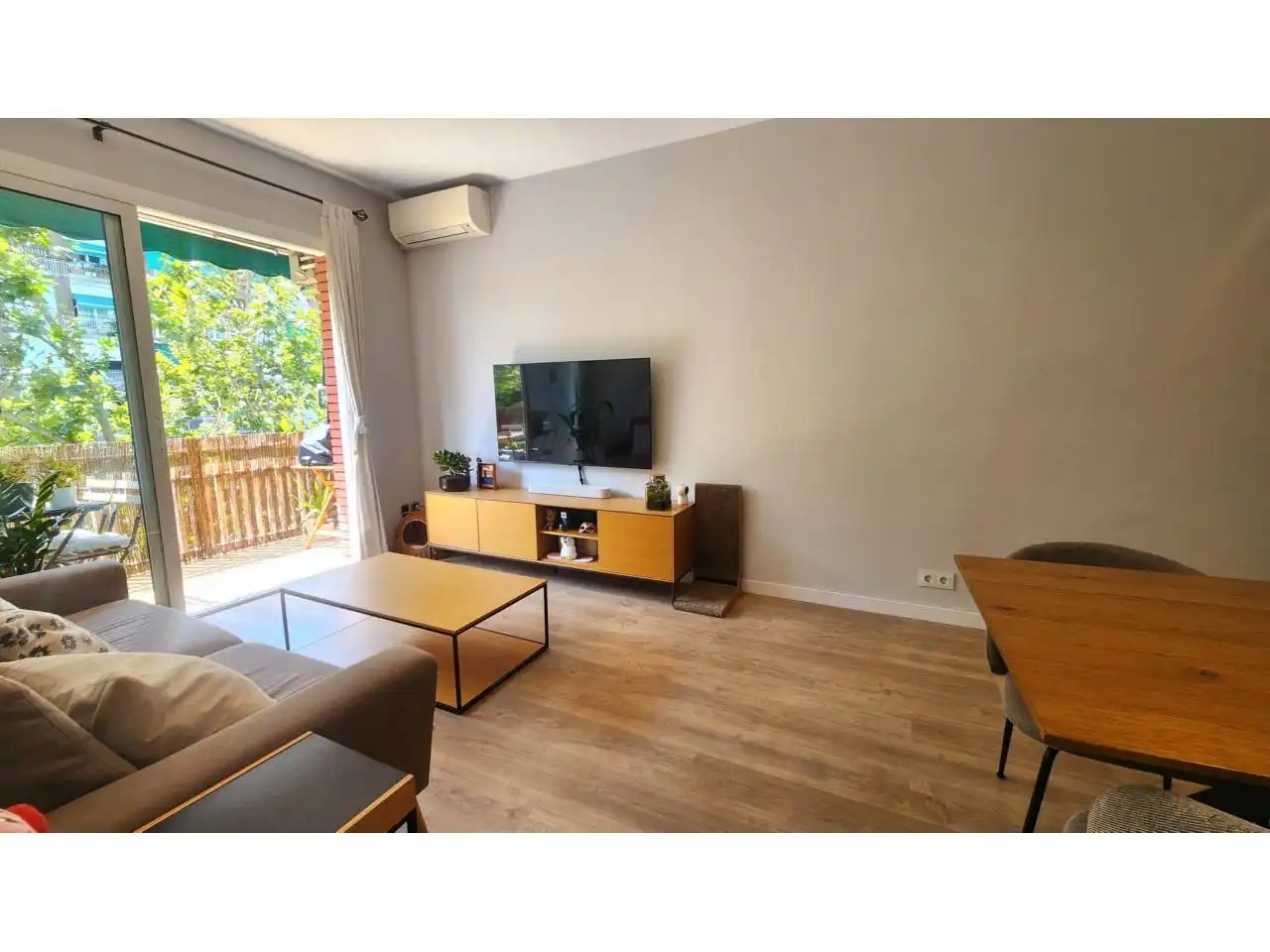 Exterior view of Flat for sale in Barcelona  with Air Conditioner, Parquet flooring and Terrace