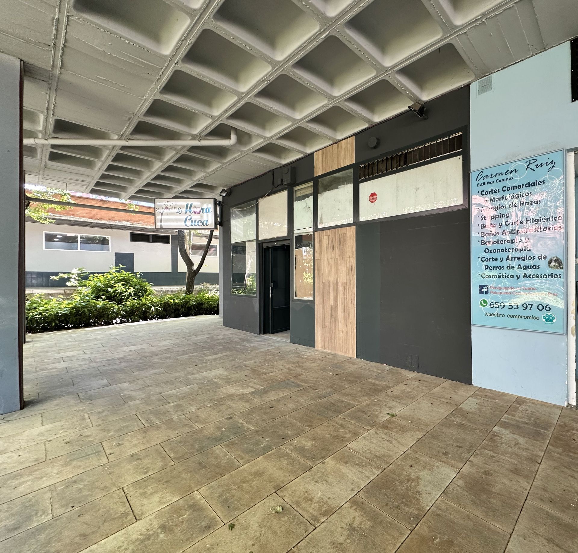 Exterior view of Premises for sale in Tres Cantos  with Air Conditioner and Alarm