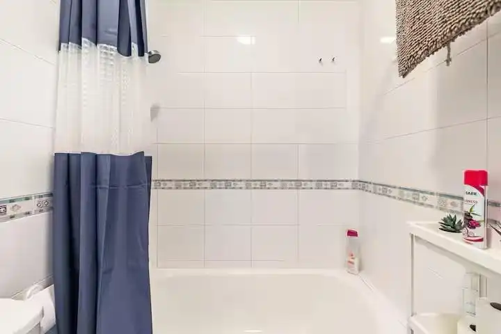 Baño de Apartamento en venta en Espartinas con Aire acondicionado