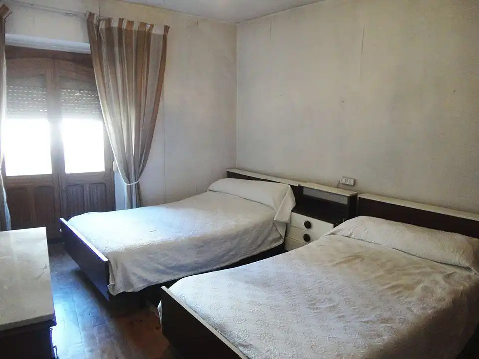 Habitación de Edificio en venta en Salas de los Infantes
