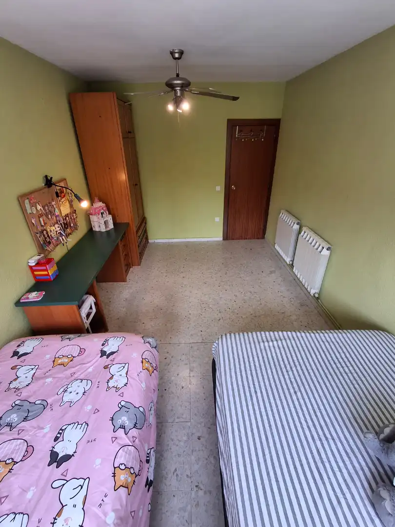 Habitación de Casa adosada en venta en Ciudad Real con Aire acondicionado, Calefacción y Jardín privado