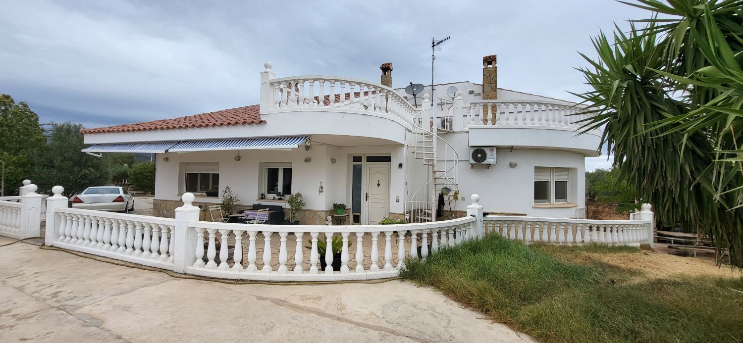 Exterior view of House or chalet for sale in Aldover  with Air Conditioner, Heating and Storage room