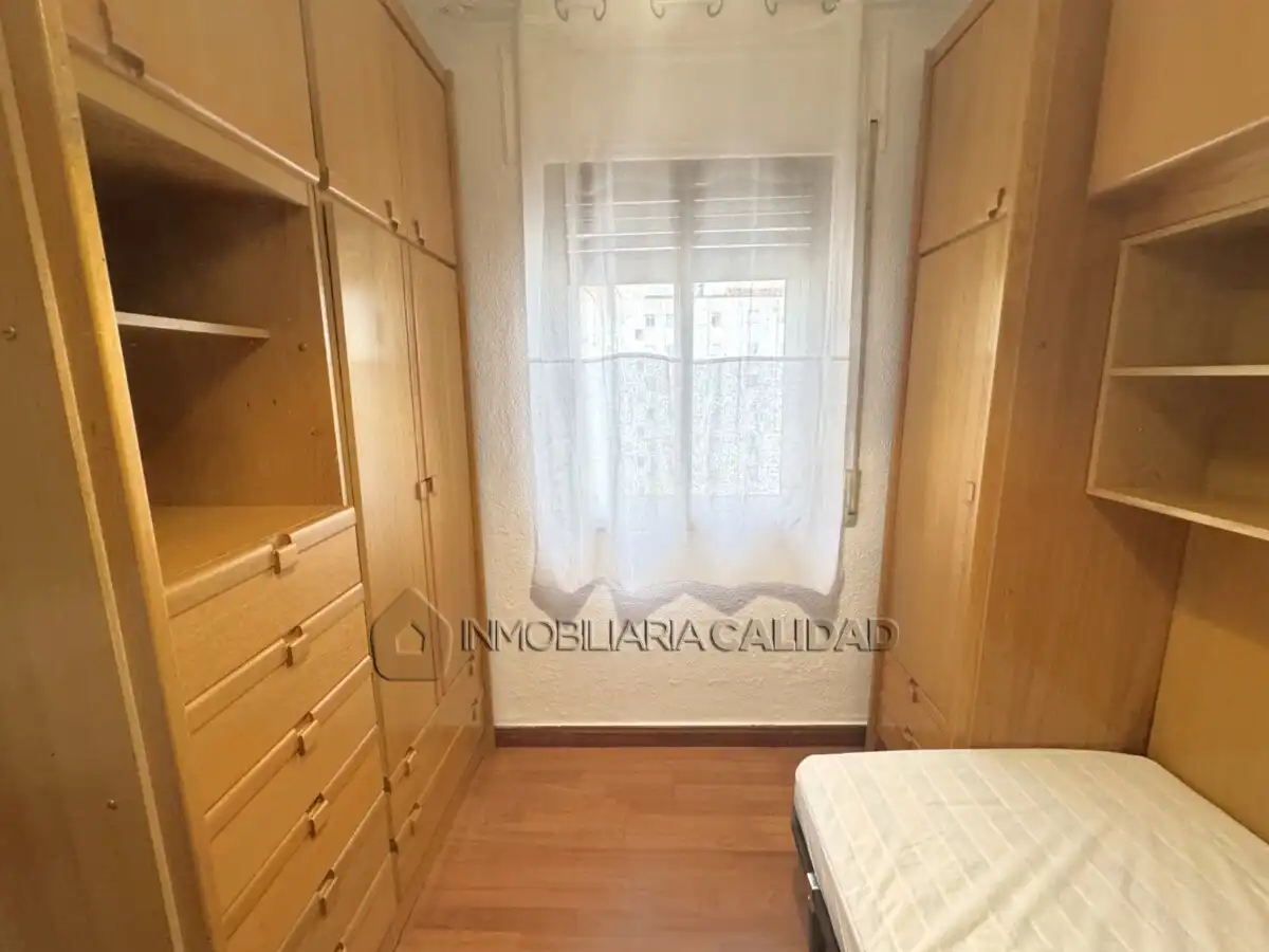 Schlafzimmer von Wohnung zur Miete in Burgos mit Heizung und Möbliert