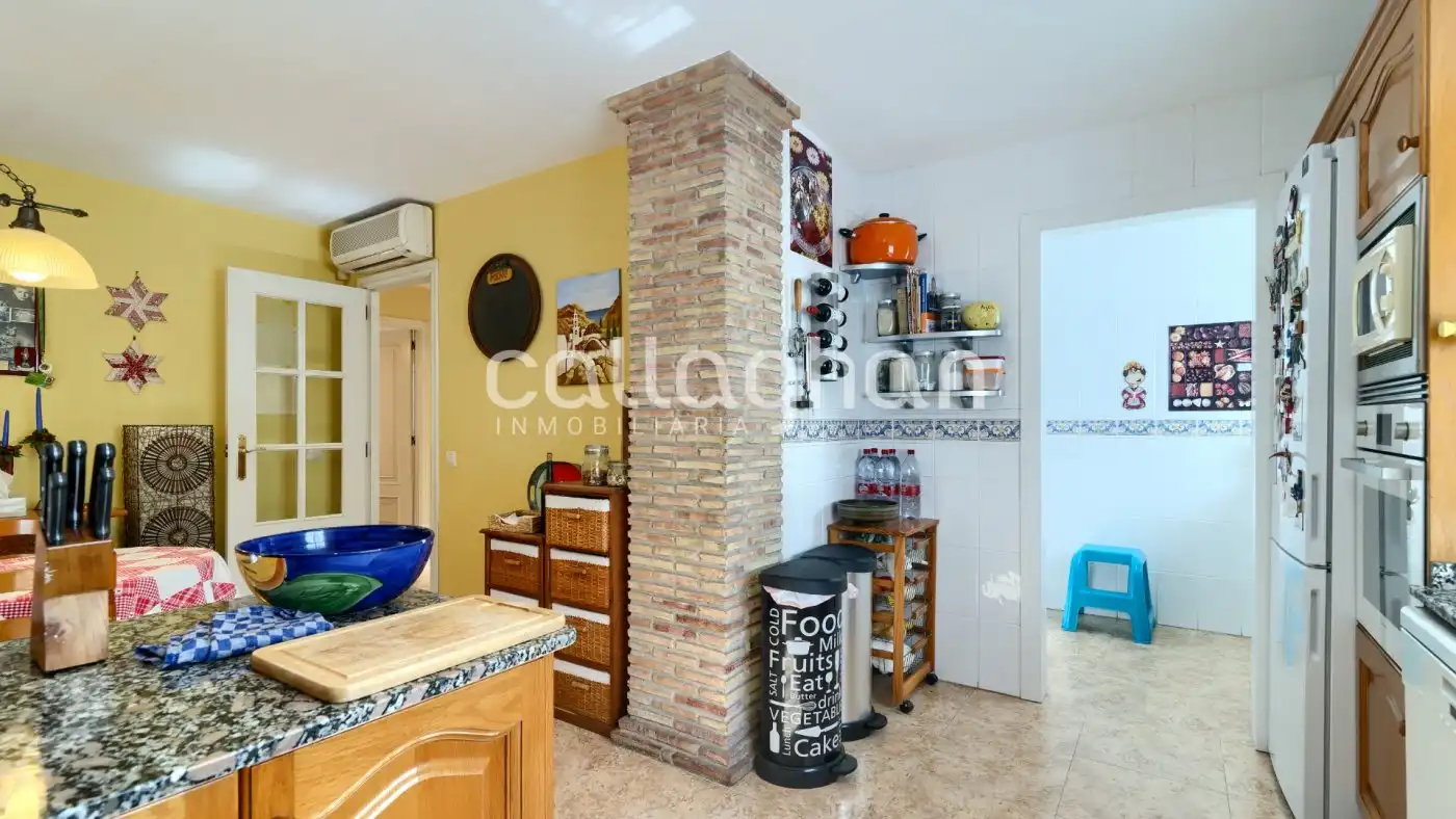 Cocina de Casa o chalet en venta en Paterna con Aire acondicionado, Calefacción y Jardín privado
