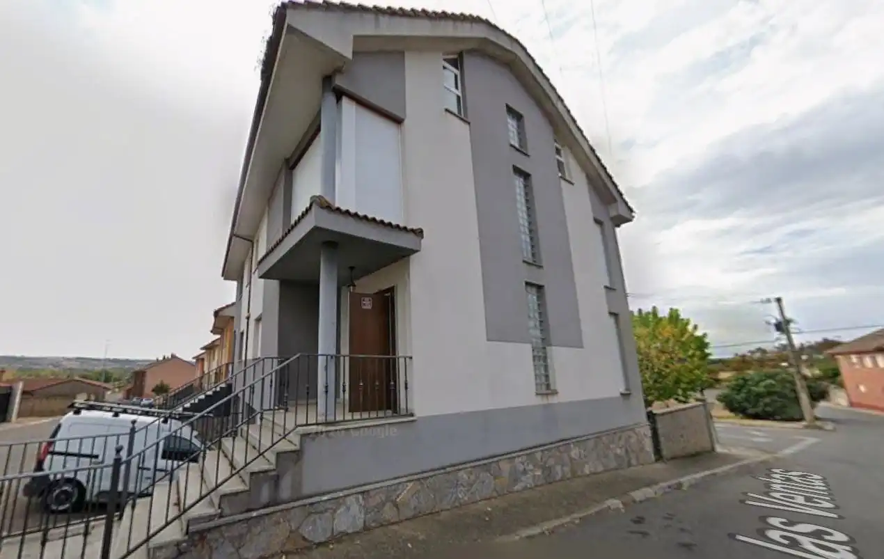 Vista exterior de Casa adosada en venta en Sariegos con Calefacción, Jardín privado y Terraza