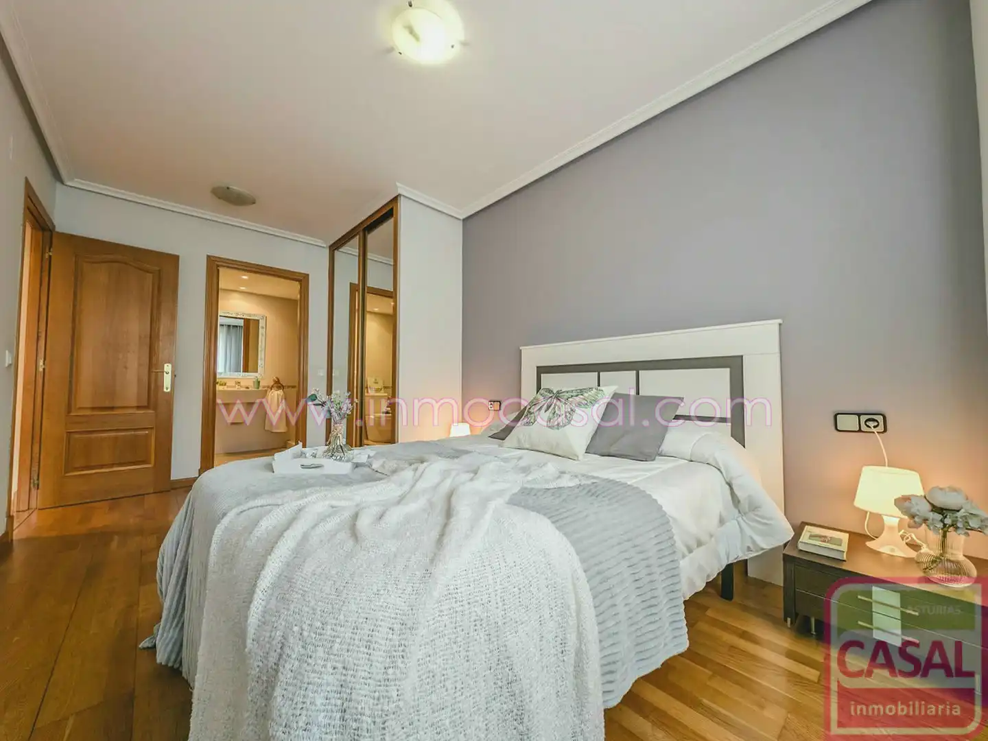 Habitación de Piso en venta en Oviedo  con Calefacción, Trastero y Amueblado