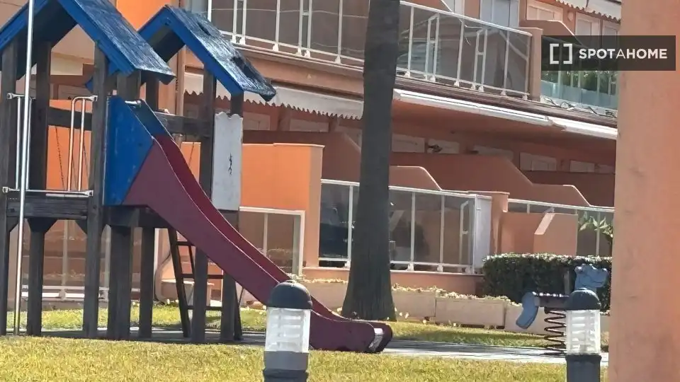 Vista exterior de Apartament per a compartir en Dénia amb Aire condicionat, Calefacció i Terrassa