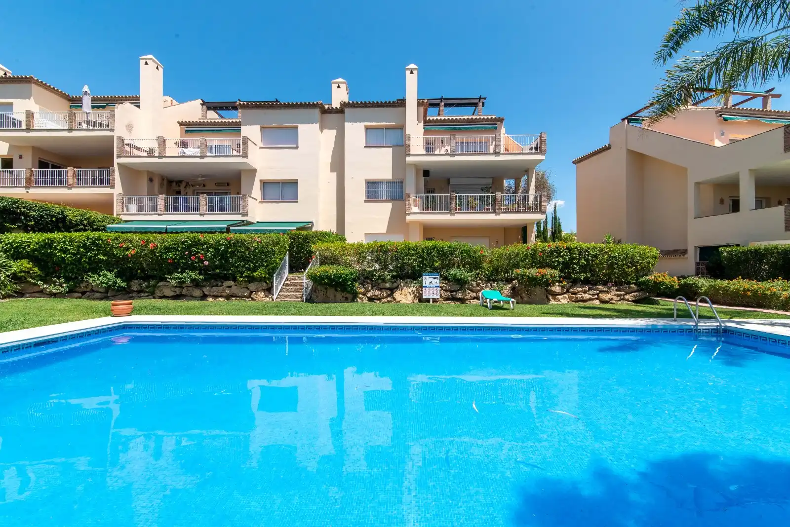 Piscina de Apartament en venda en Marbella amb Aire condicionat, Terrassa i Moblat
