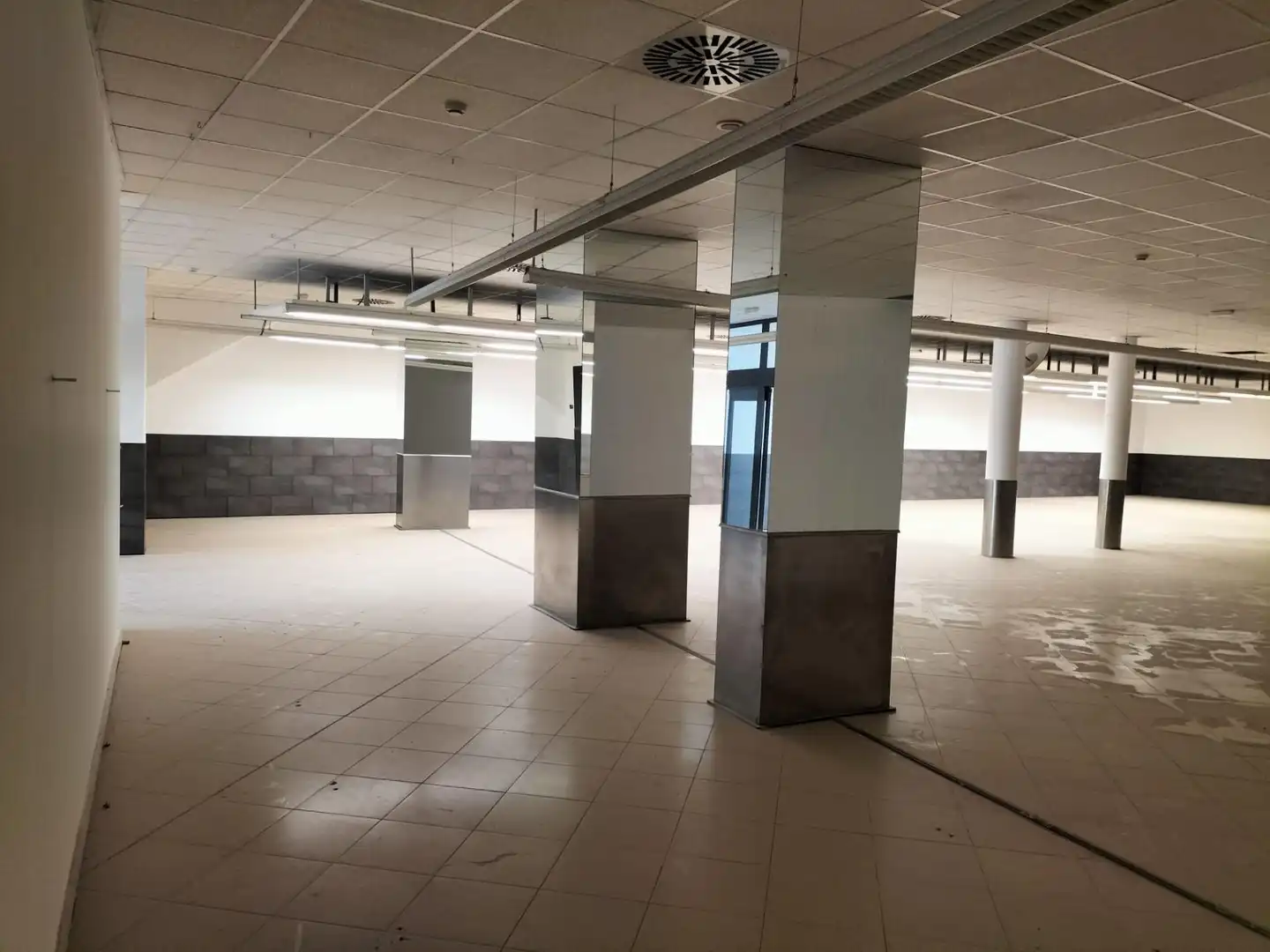 Local comercial de lloguer a Sur, imagen 6