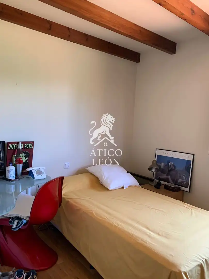Schlafzimmer von Einfamilien-Reihenhaus zum Verkauf in Valverde de la Virgen mit Heizung, Privatgarten und Abstellraum