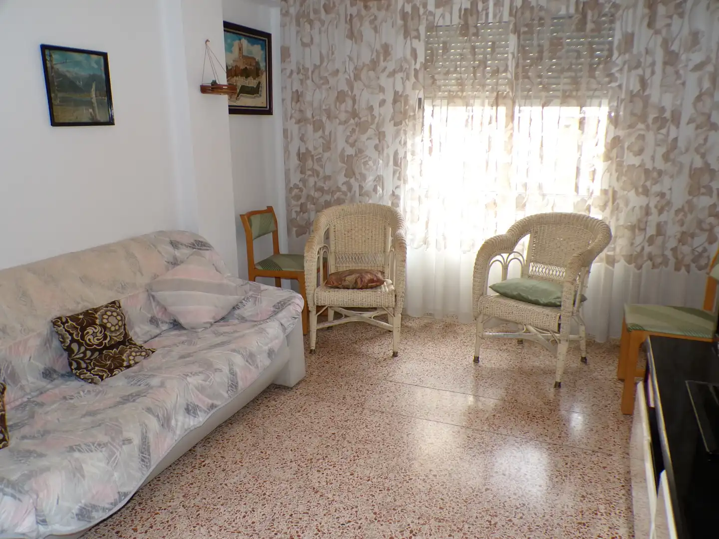 Wohnzimmer von Wohnung zum Verkauf in Rocafort mit Ofen und Balkon