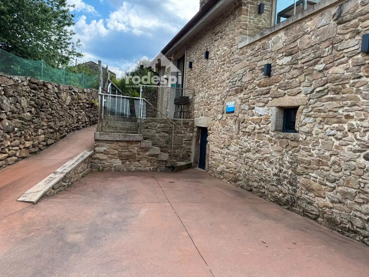 Vista exterior de Casa o xalet en venda en Arbo amb Terrassa, Traster i Piscina