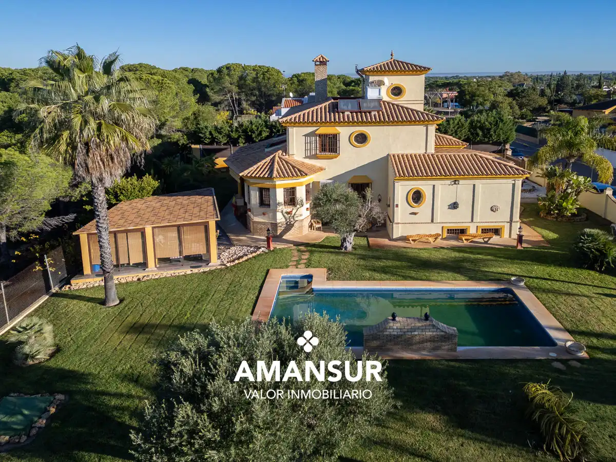 Chalet con piscina en venta en Avenida del Almendro, imagen 2