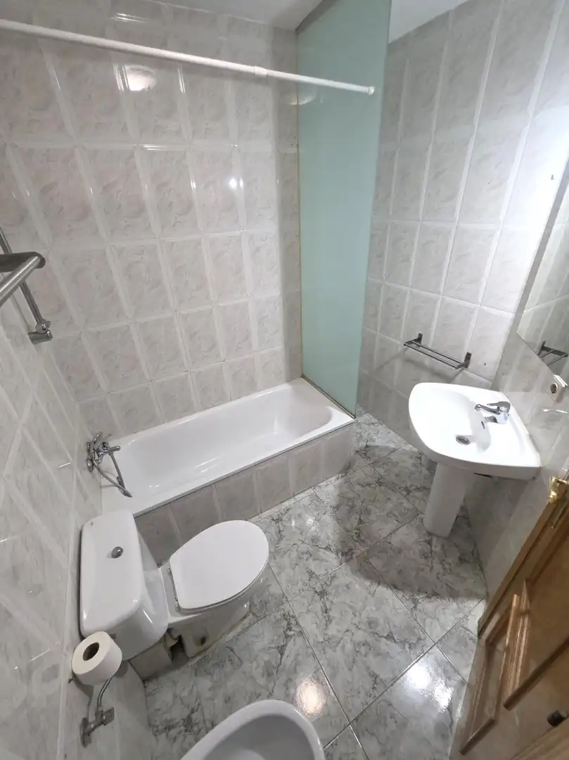 Bathroom of Flat for sale in Valdemoro  with Air Conditioner and Heating