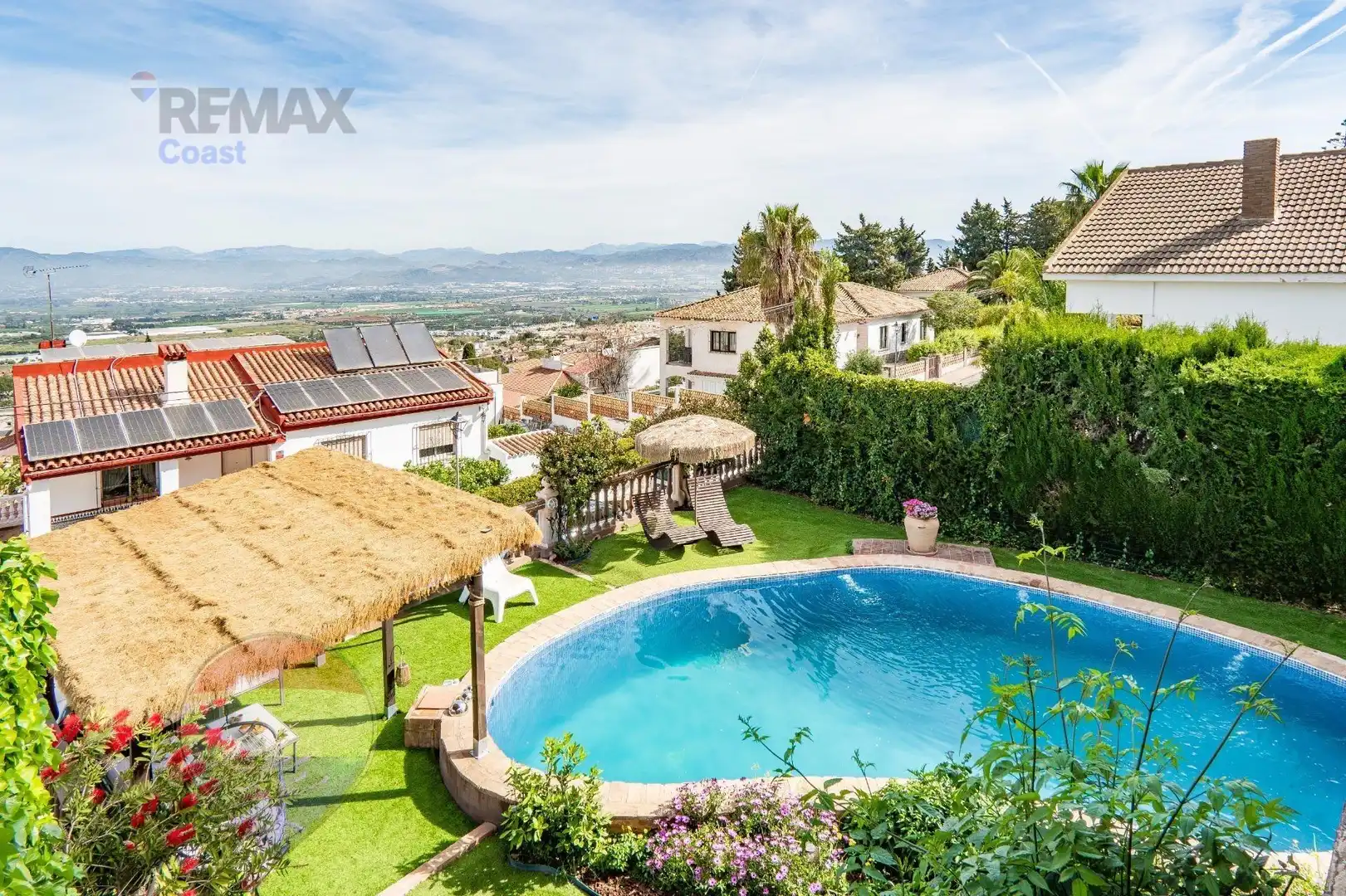 Vista exterior de Casa o xalet en venda en Alhaurín de la Torre amb Aire condicionat, Calefacció i Jardí privat