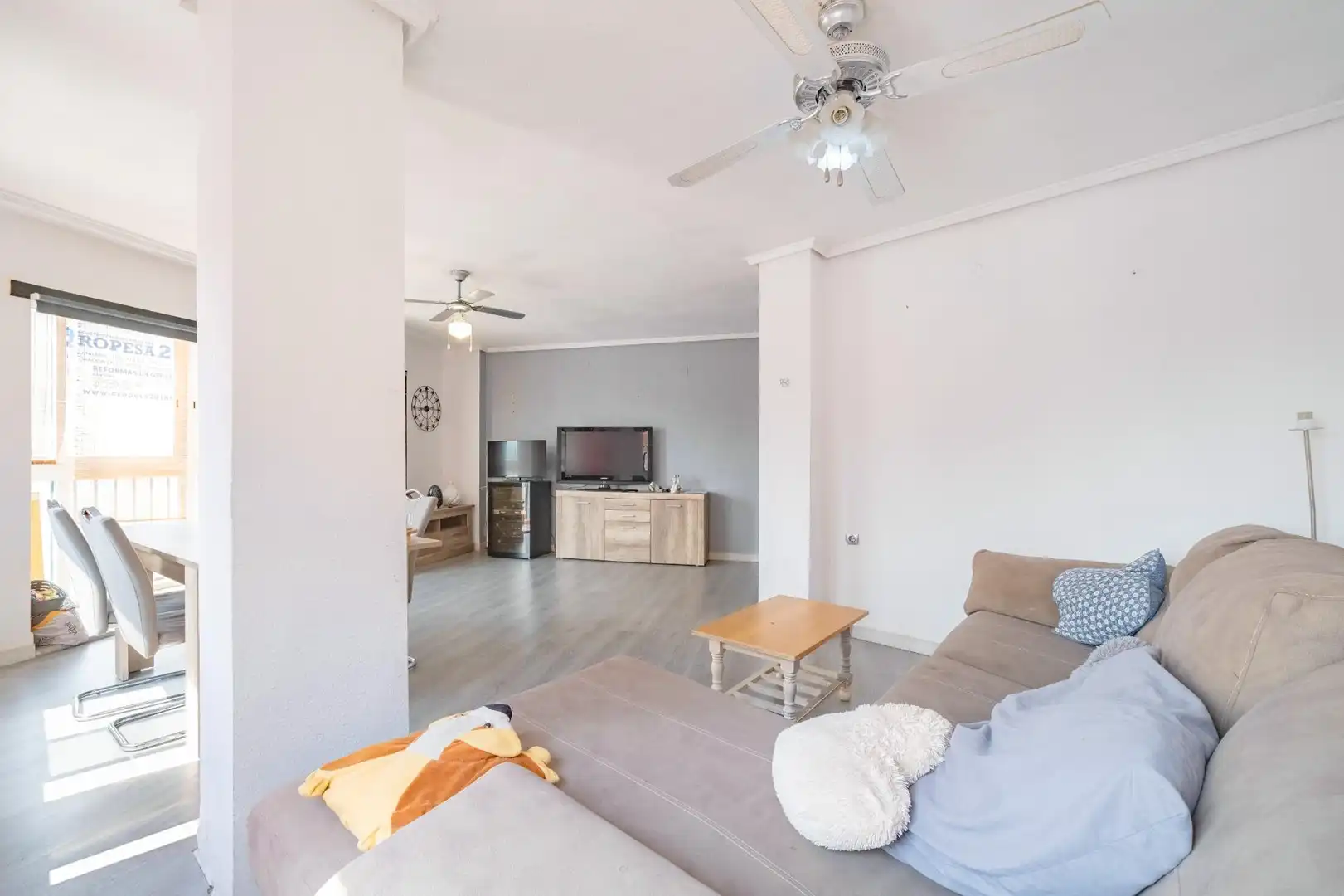 Living room of Flat for sale in Oropesa del Mar / Orpesa  with Furnished and Balcony