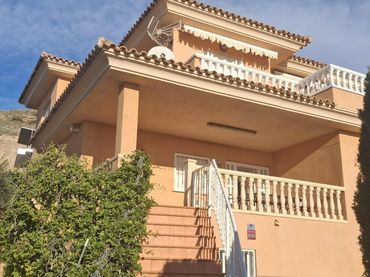 Villa mit Balkon zum Verkauf in Golf Bahía