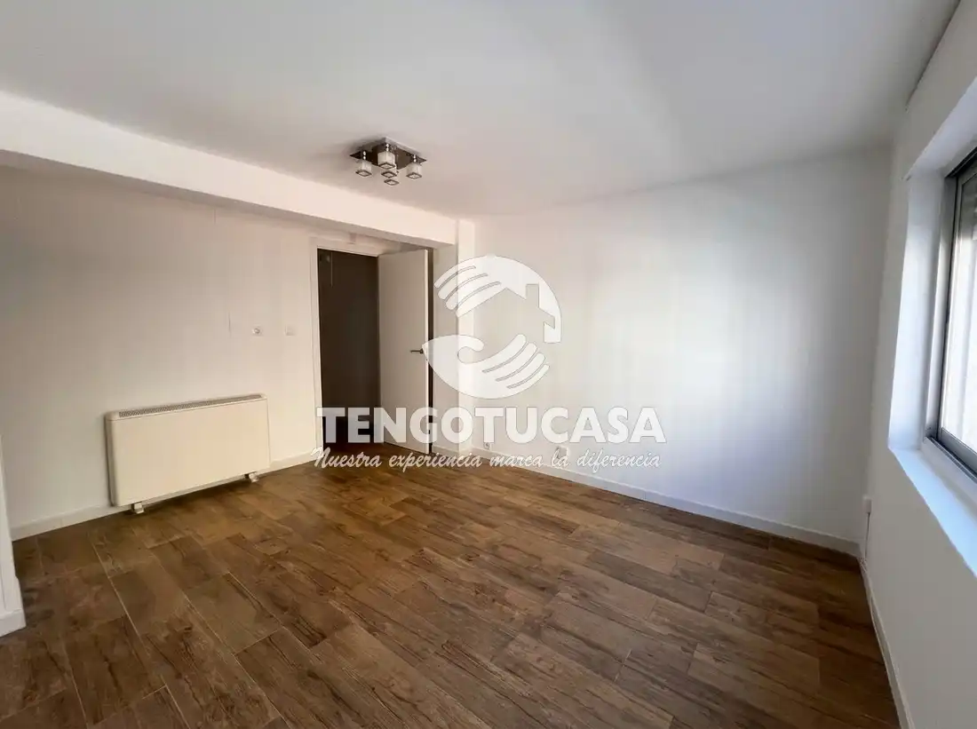 Piso en venta en Calle de María Teresa Sáenz de Heredia, 22, Ventas