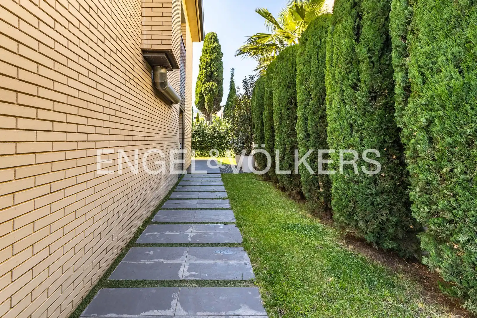 Vista exterior de Casa o xalet en venda en Vilassar de Dalt amb Aire condicionat, Calefacció i Jardí privat