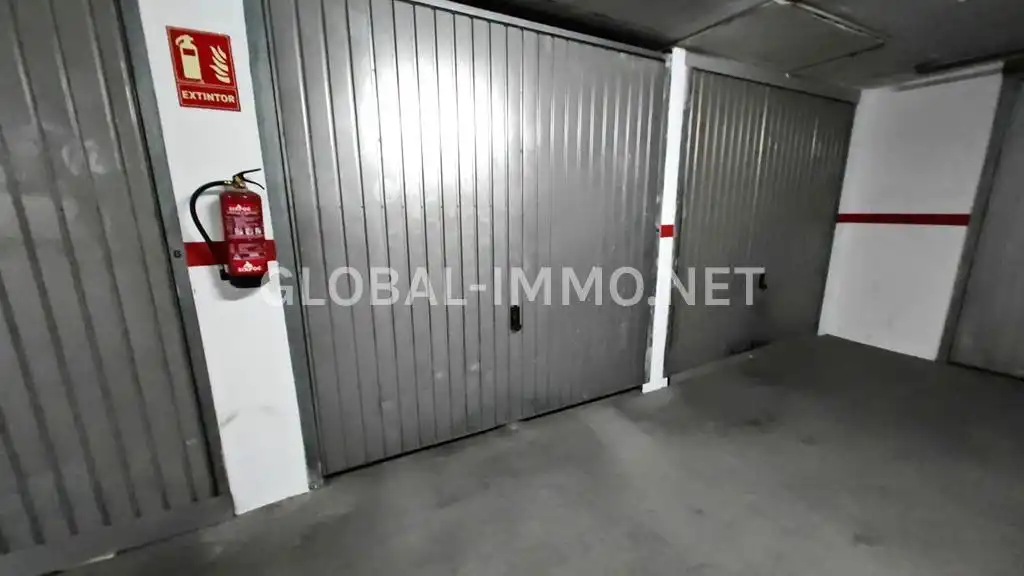 Parking de Apartamento en venta en Roses con Calefacción, Terraza y Amueblado