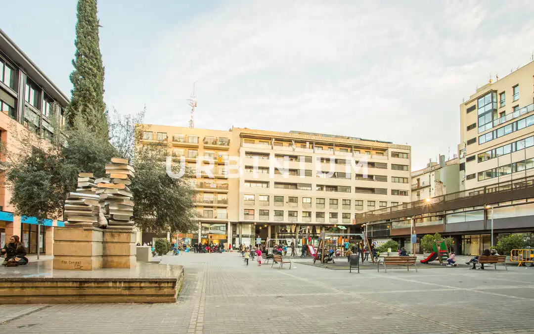 Vista exterior de Oficina en venda en Girona