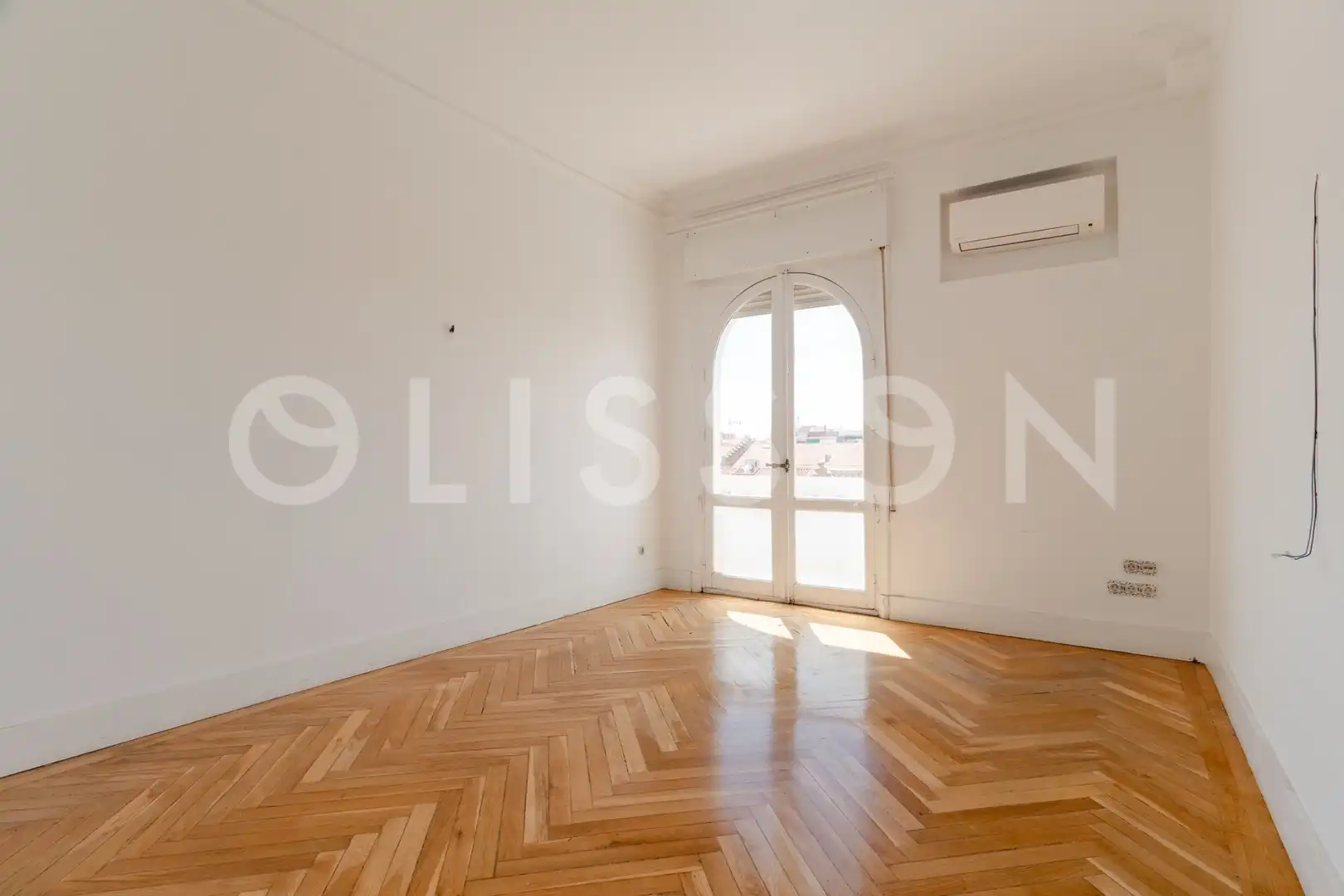 Living room of Flat for sale in Madrid  with Air Conditioner, Heating and Storage room