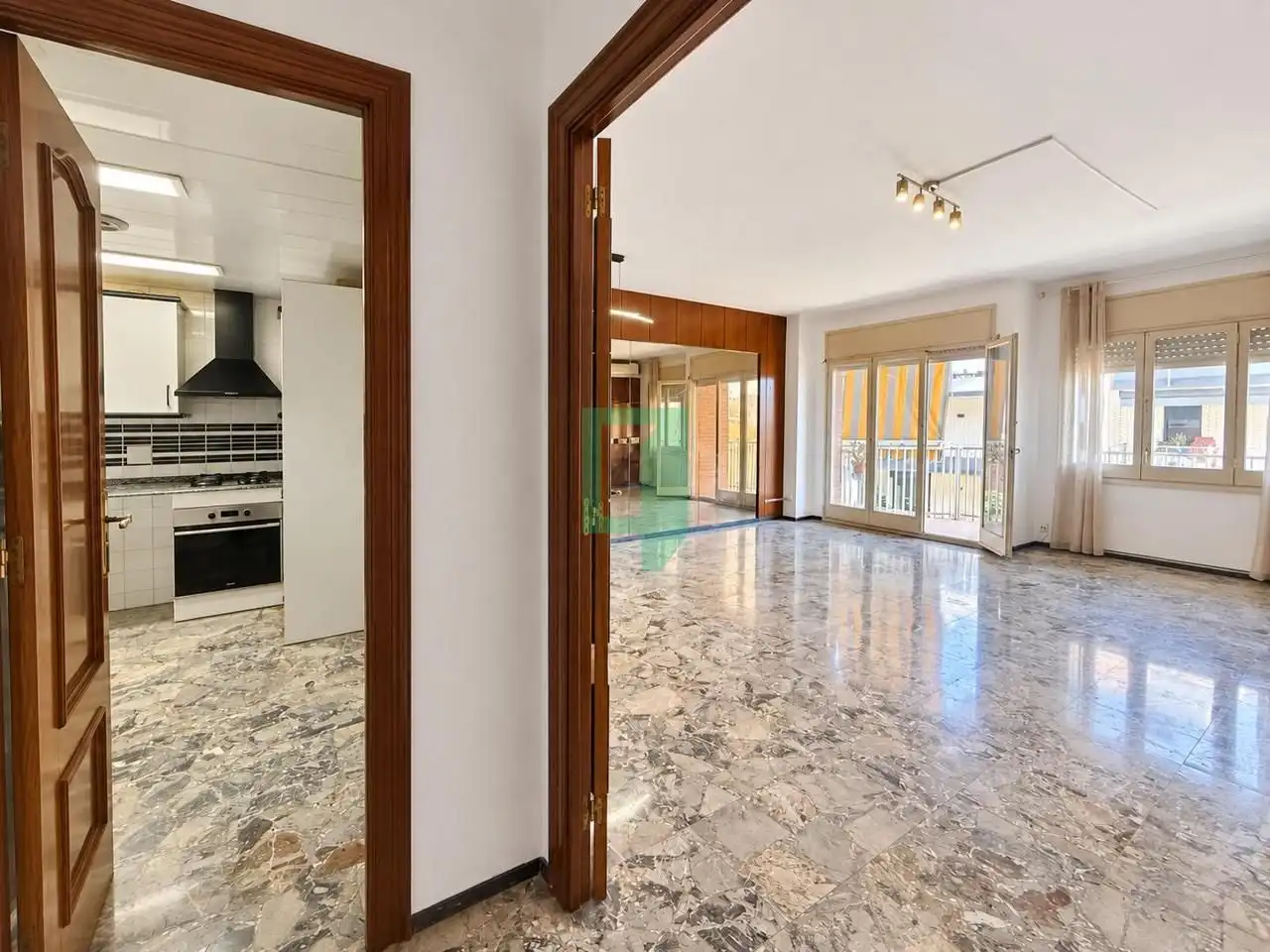 Flat for sale in Badalona  with Air Conditioner and Balcony