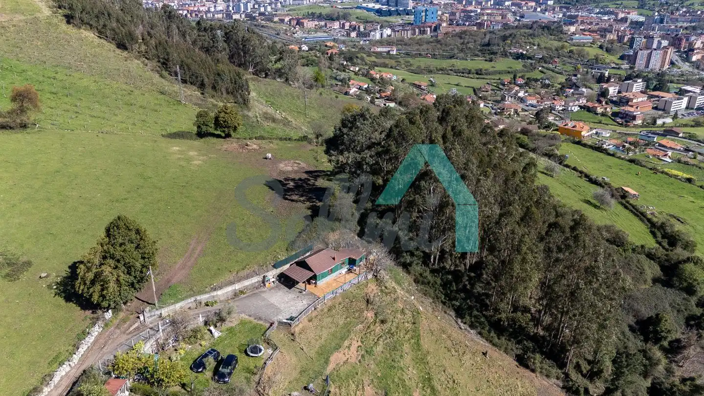Casa o xalet en venda en Oviedo  amb Jardí privat, Terrassa i Traster
