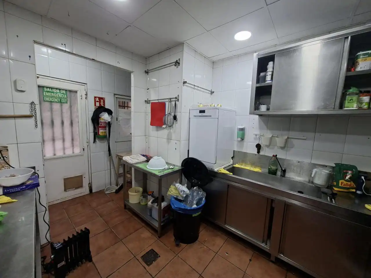 Kitchen of Commercial properties for sale in Madrid  with Air Conditioner