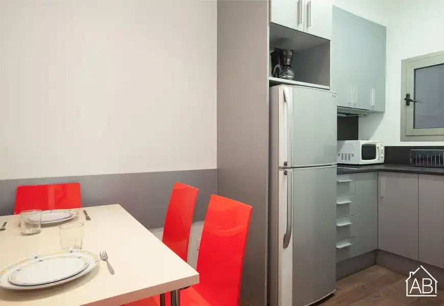Cocina de Apartamento en venta en Barcelona con Amueblado y Balcón