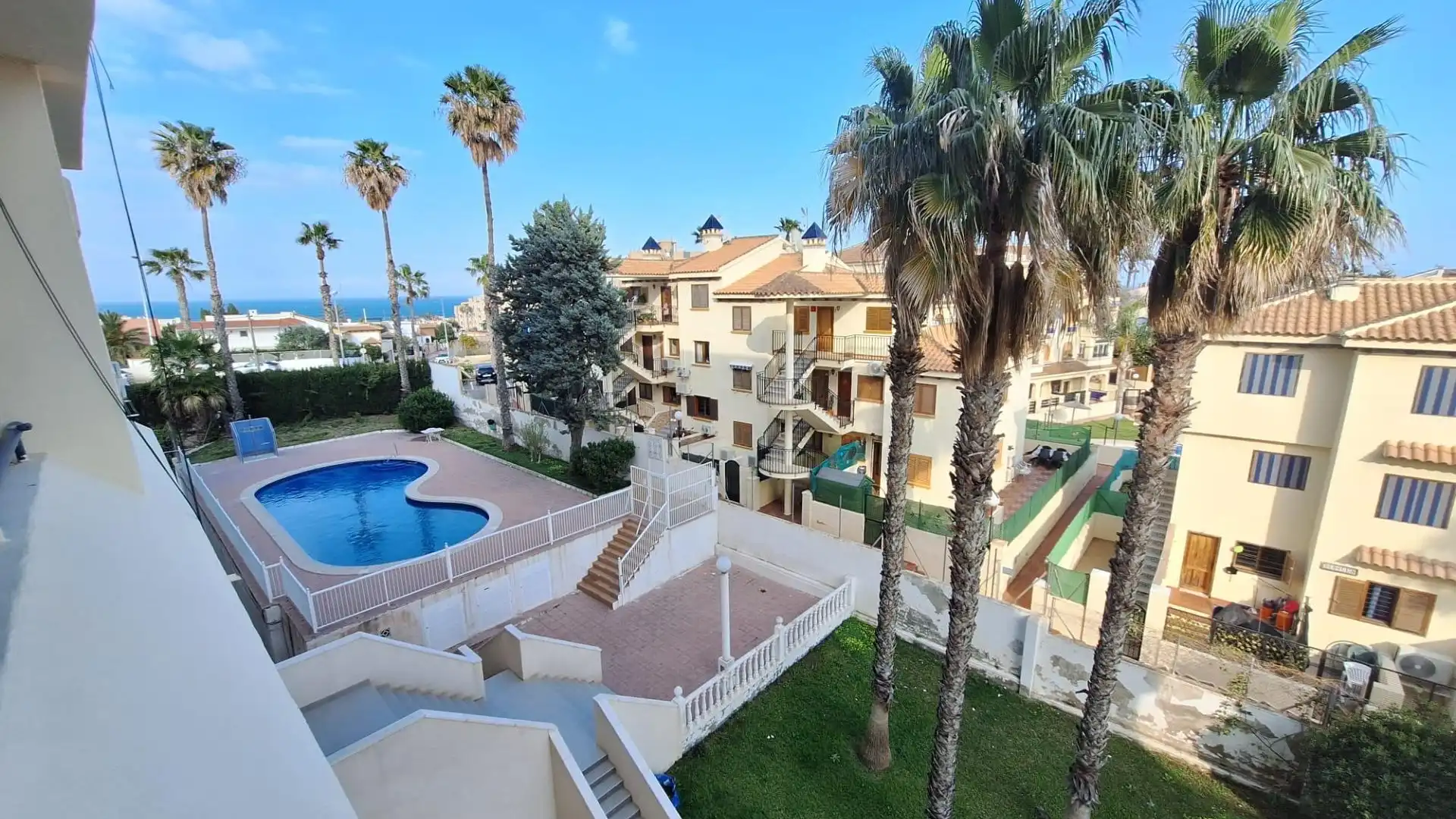 Vista exterior de Apartamento de alquiler en Torrevieja con Piscina comunitaria