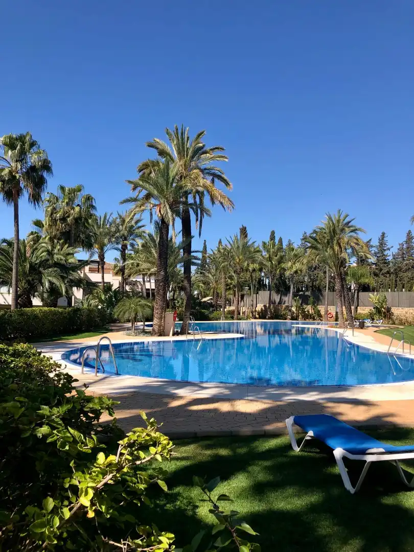Piscina de Planta baja de alquiler en Marbella con Aire acondicionado, Calefacción y Terraza