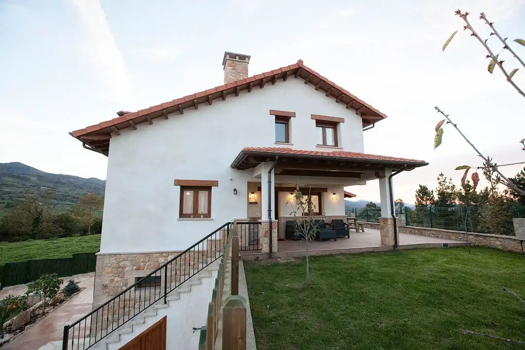 Vista exterior de Casa o chalet en venta en Parres con Jardín privado, Trastero y Piscina