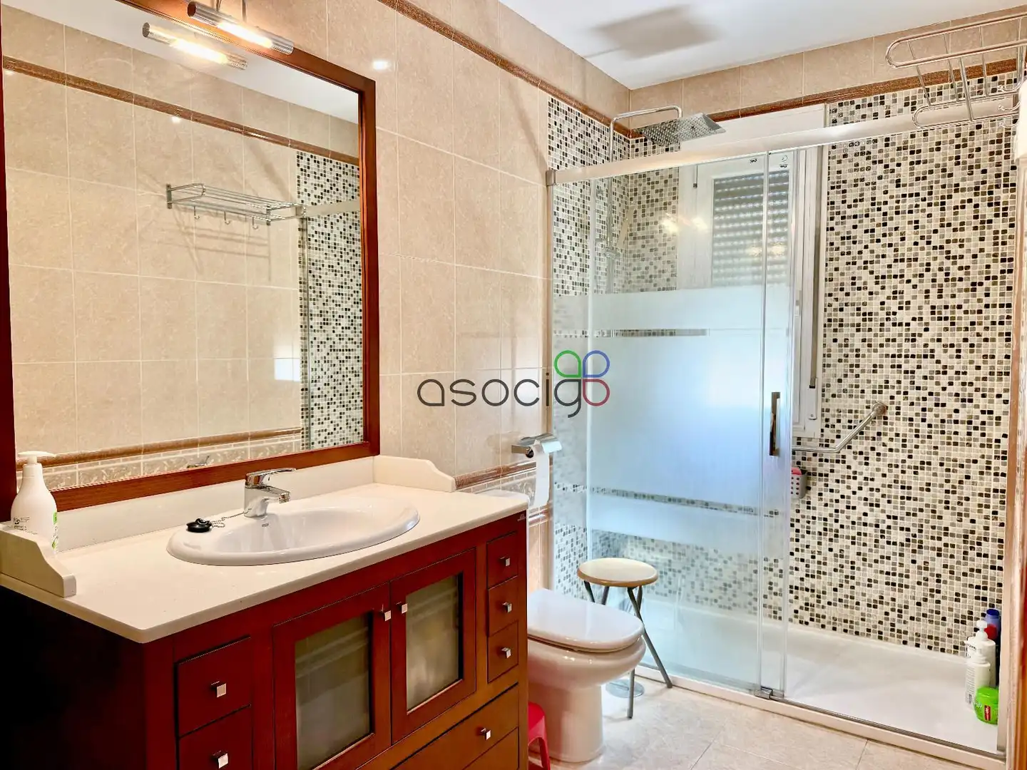 Baño de Casa adosada en venta en Cabanillas del Campo con Aire acondicionado, Calefacción y Jardín privado