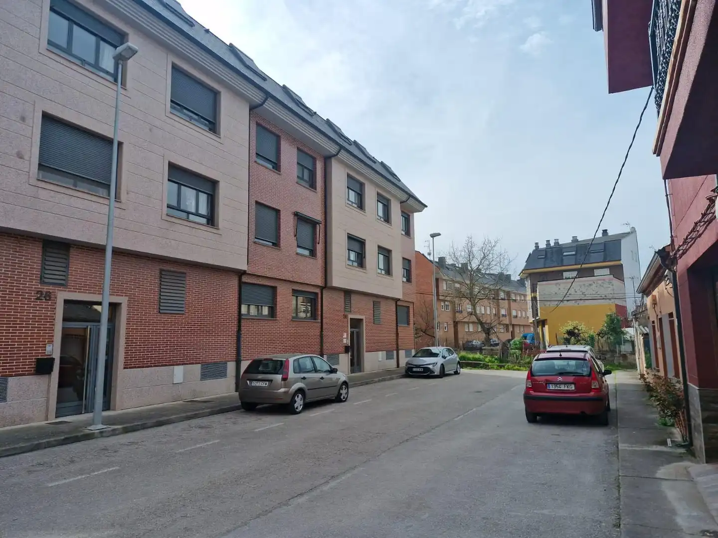 Vista exterior de Apartamento en venta en Ponferrada con Calefacción, Terraza y Trastero