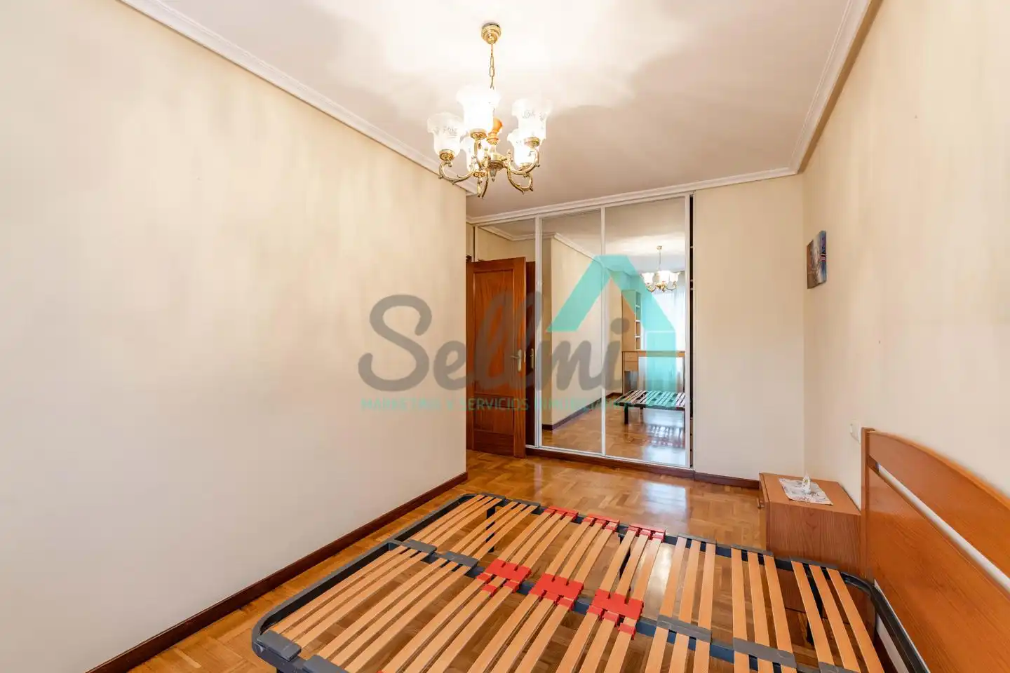 Schlafzimmer von Wohnung zur Miete in Oviedo  mit Heizung, Parkett und Möbliert