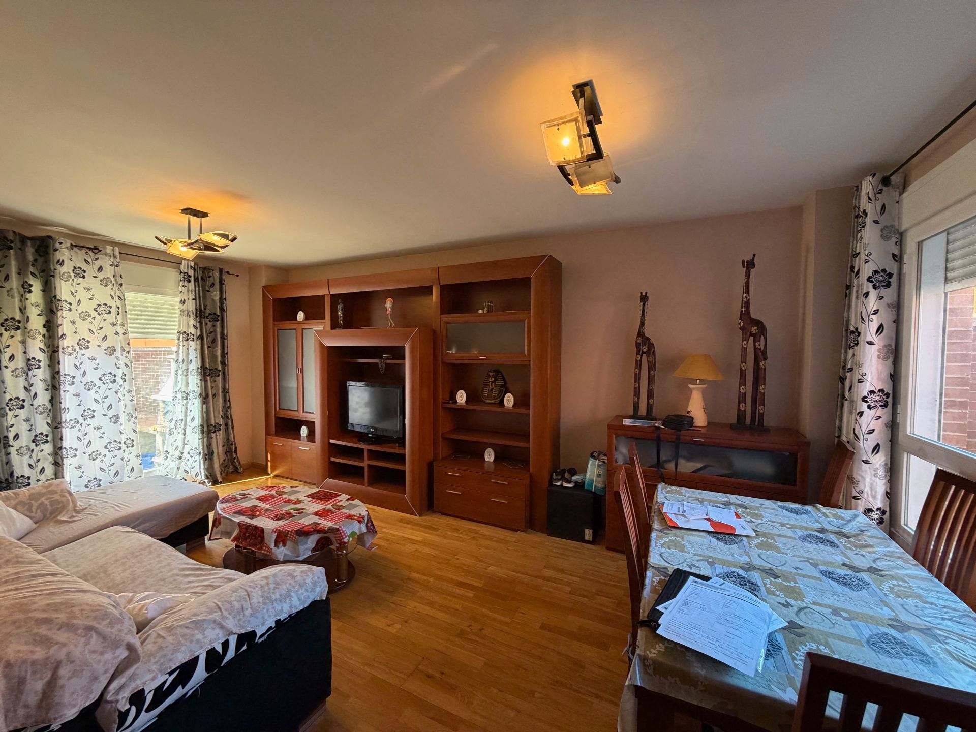 Sala d'estar de Casa adosada en venda en Roa amb Calefacció, Terrassa i Traster