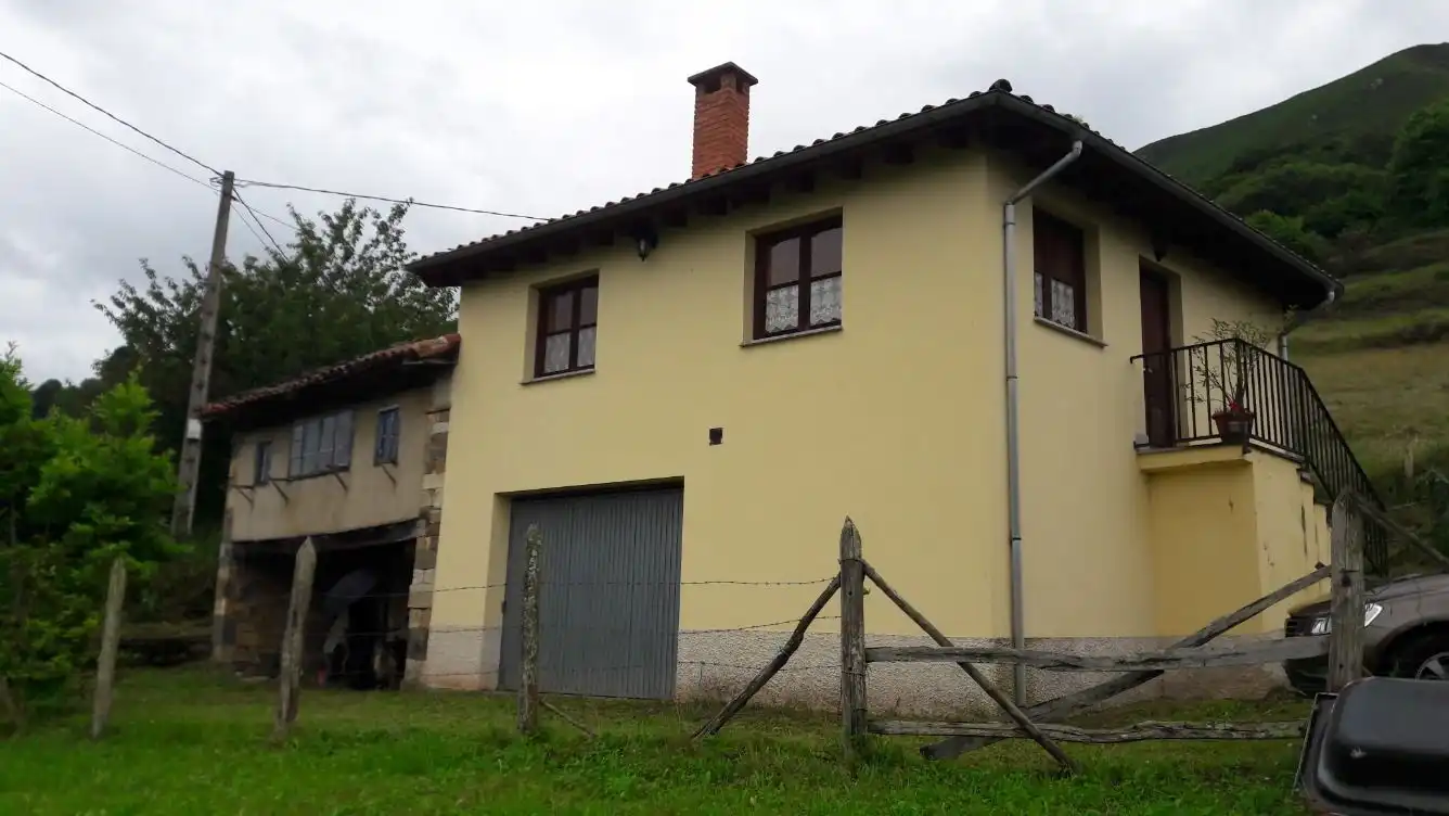Casa amb jardí en venda a Parres, imagen 3