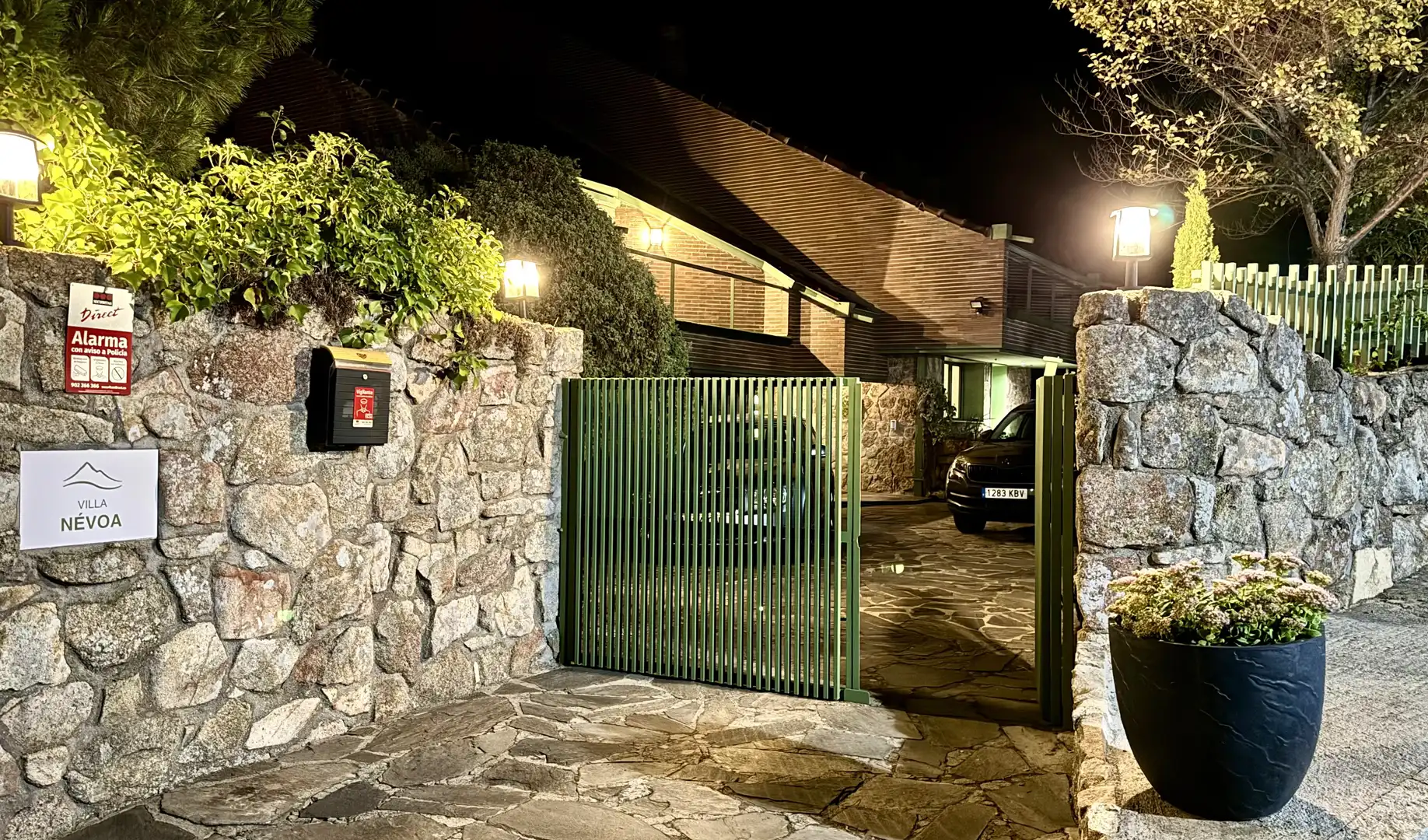 Vista exterior de Casa o xalet en venda en Collado Villalba amb Calefacció, Jardí privat i Terrassa