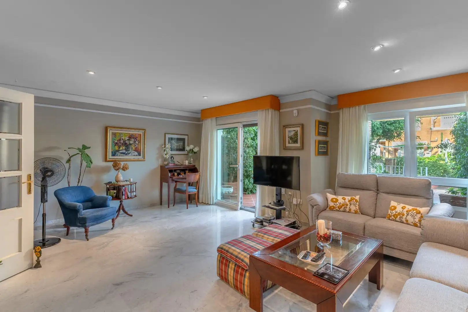 Sala d'estar de Dúplex en venda en Almería amb Aire condicionat, Calefacció i Jardí privat