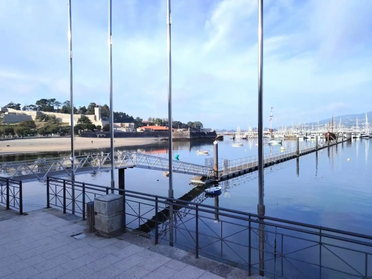Vista exterior de Pis en venda en Baiona amb Terrassa