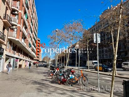 Exterior view of Duplex for sale in  Barcelona Capital  with Heating, Terrace and Furnished