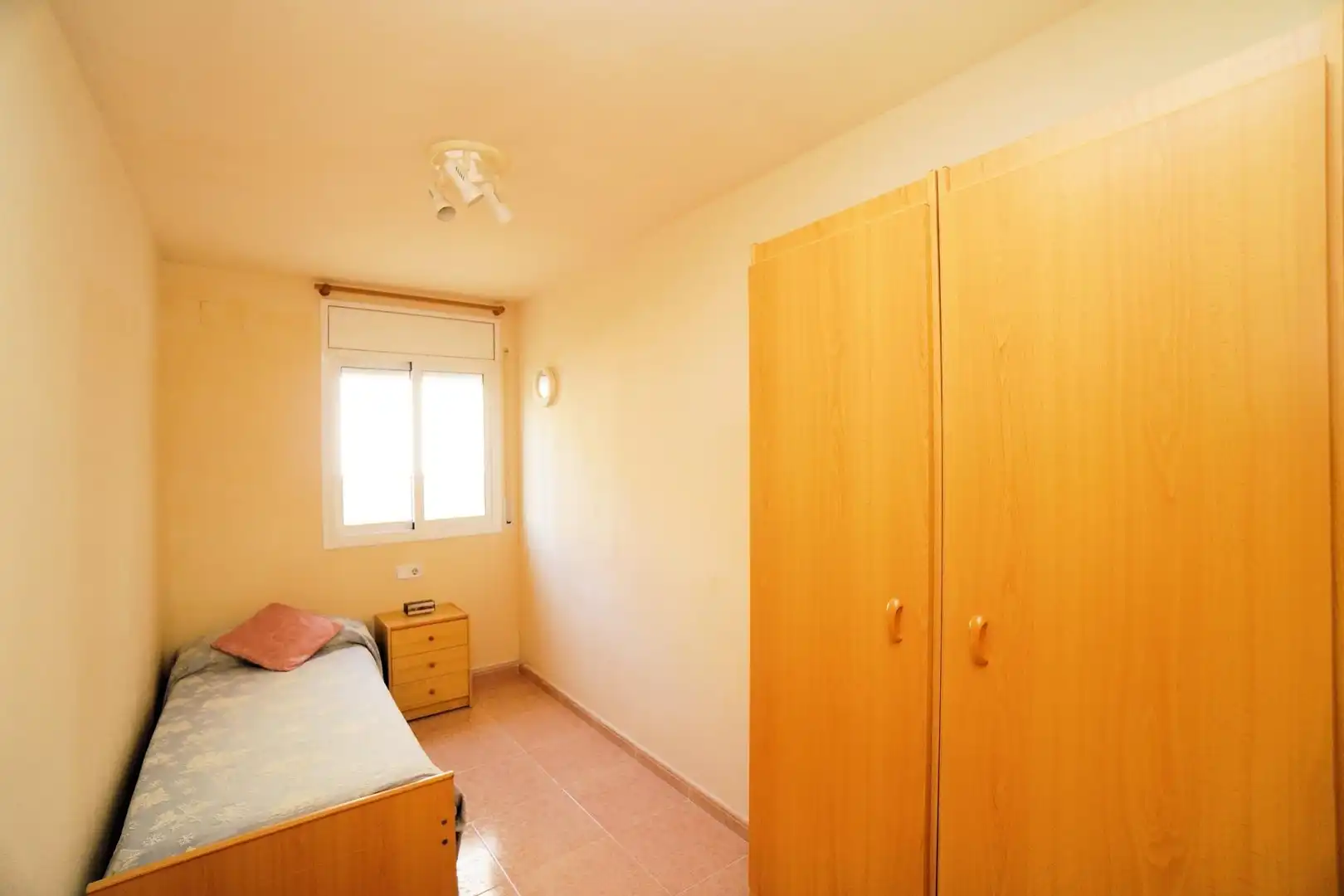 Habitación de Piso en venta en Torredembarra con Aire acondicionado, Calefacción y Terraza