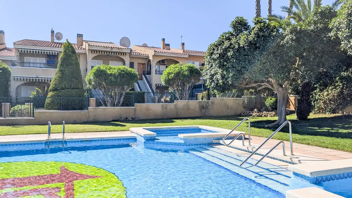 Piscina de Casa adosada en venta en Santa Pola con Jardín privado, Terraza y Piscina
