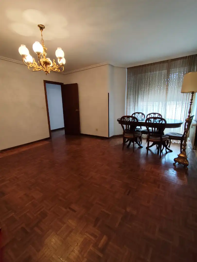 Menjador de Pis en venda en Burgos amb Calefacció, Parquet i Terrassa
