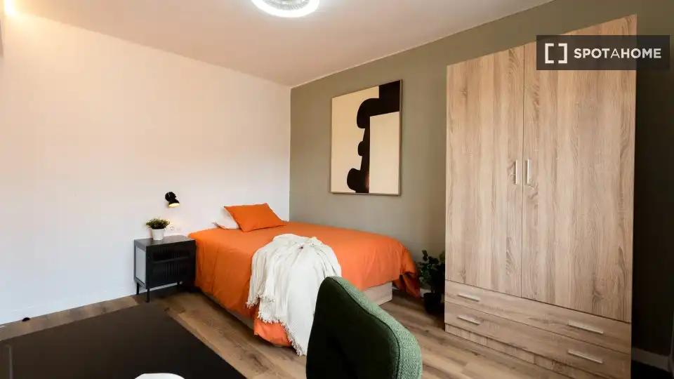 Habitación de Piso para compartir en Sabadell con Aire acondicionado, Calefacción y Amueblado
