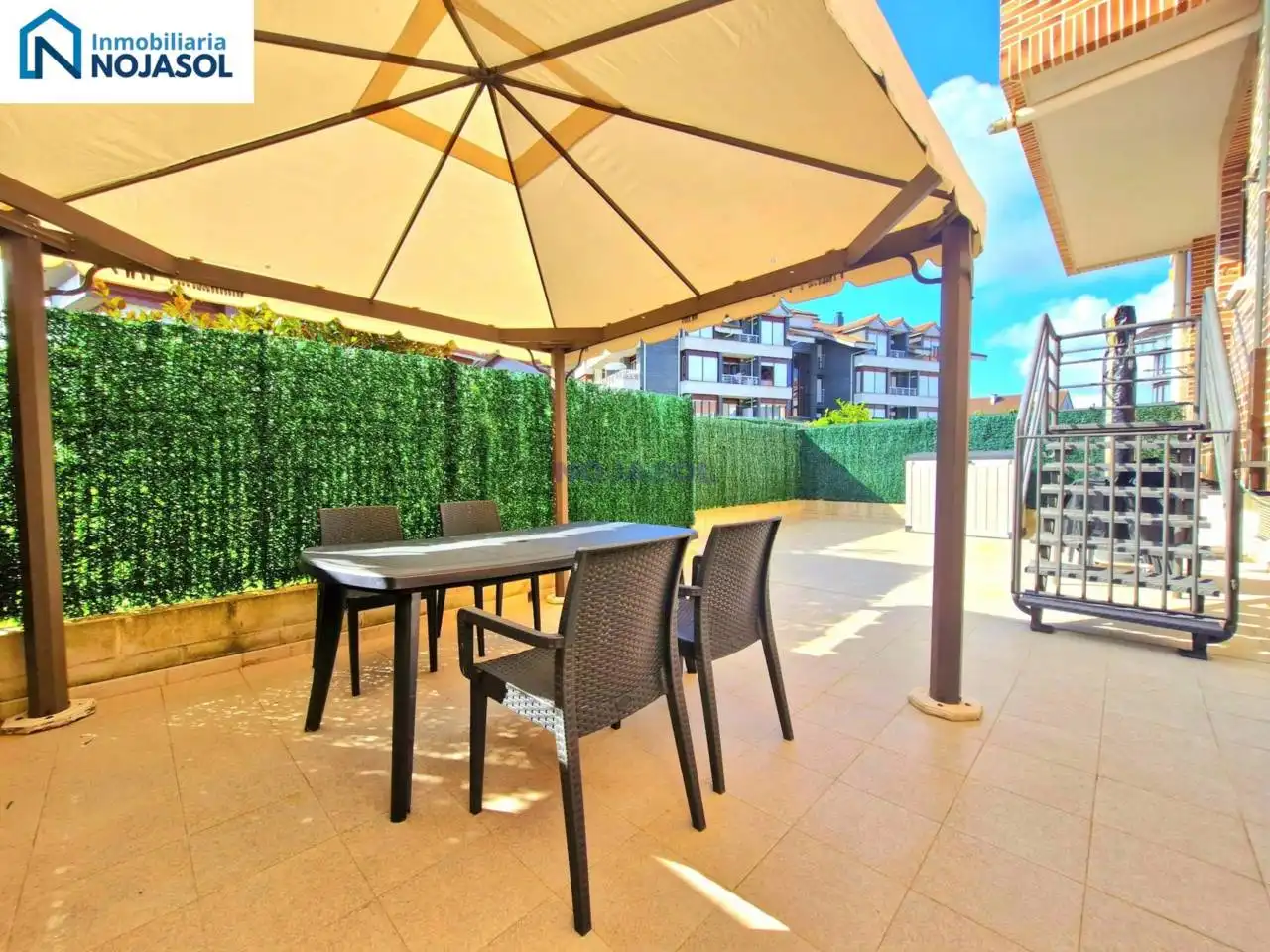 Apartament amb terrassa en venda a Calle la brava