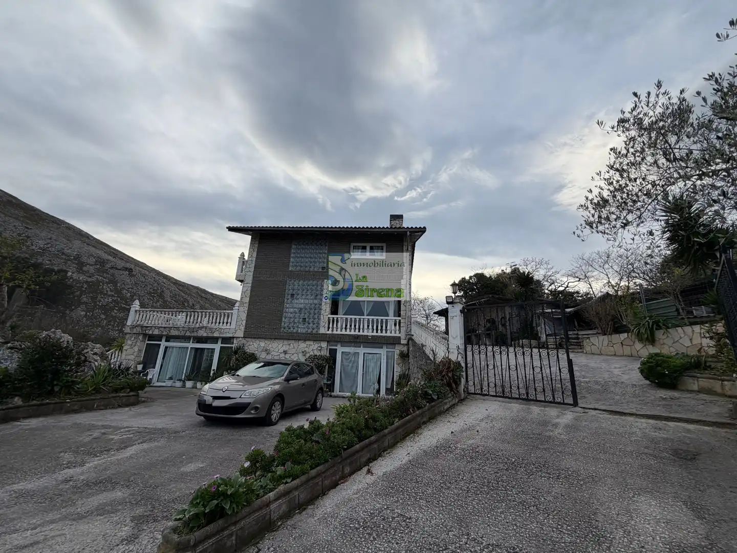 Vista exterior de Casa o chalet en venta en Castro-Urdiales con Calefacción, Jardín privado y Terraza