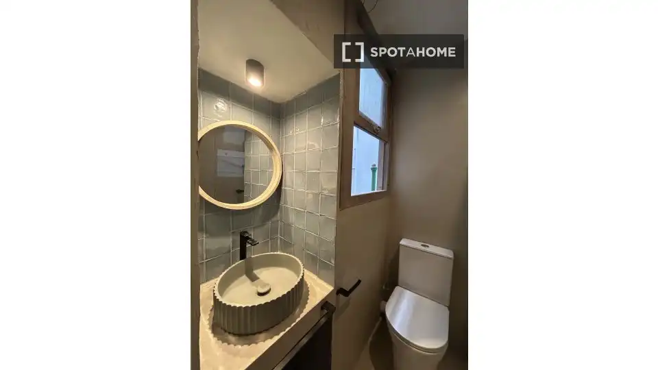 Bathroom of Flat for rent in Valencia  with Air Conditioner, Heating and Furnished